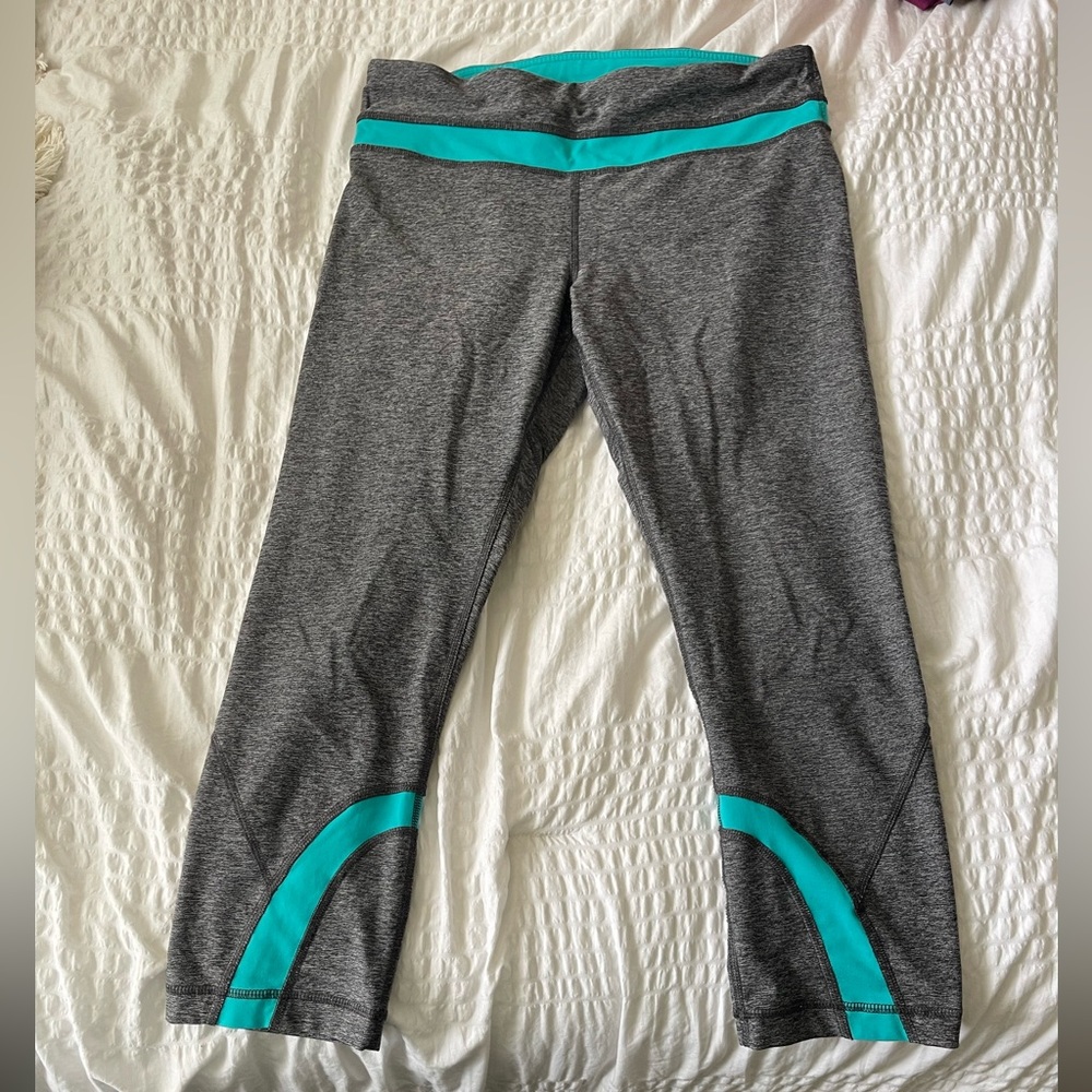 Lululemon capri leggings size about 6 🩶🩵
